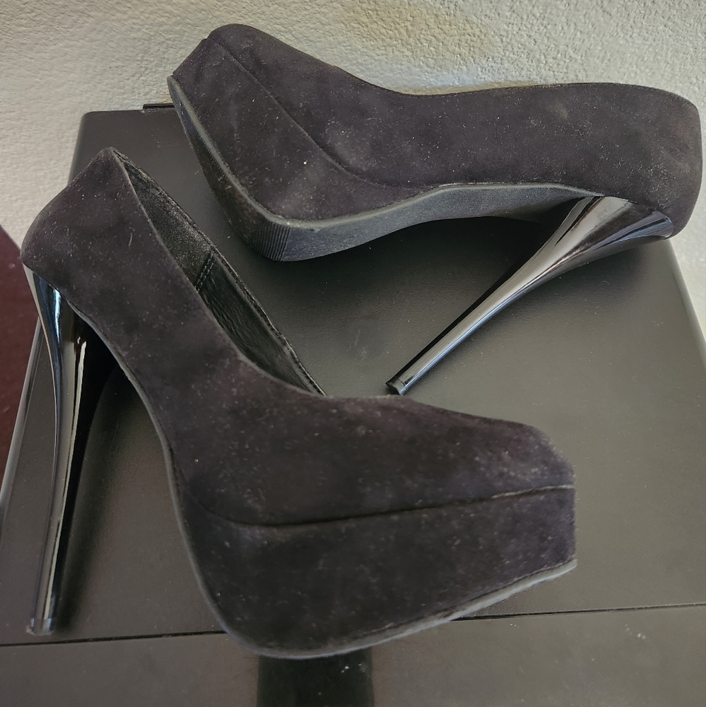 Black Suede size 7